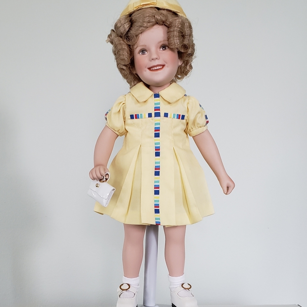 "Dimples" Shirley Temple Movie Classics doll.